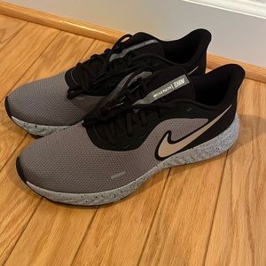 Nike Revolution 5 PRM